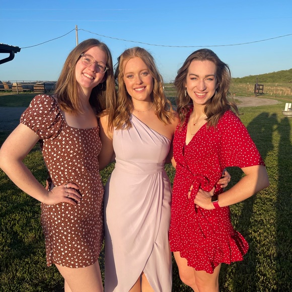 David’s Bridal Bridesmaid dress! Size 8, no alterations. 1 shoulder dress - Picture 4 of 5